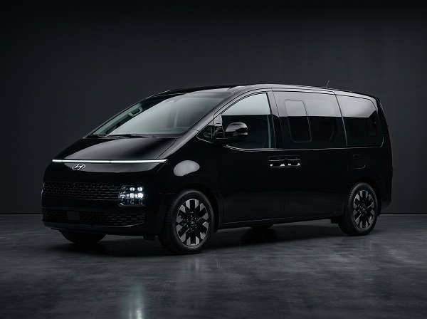 Luxury Limo Van Service across KSA showcasing premium Hyundai Staria layouts